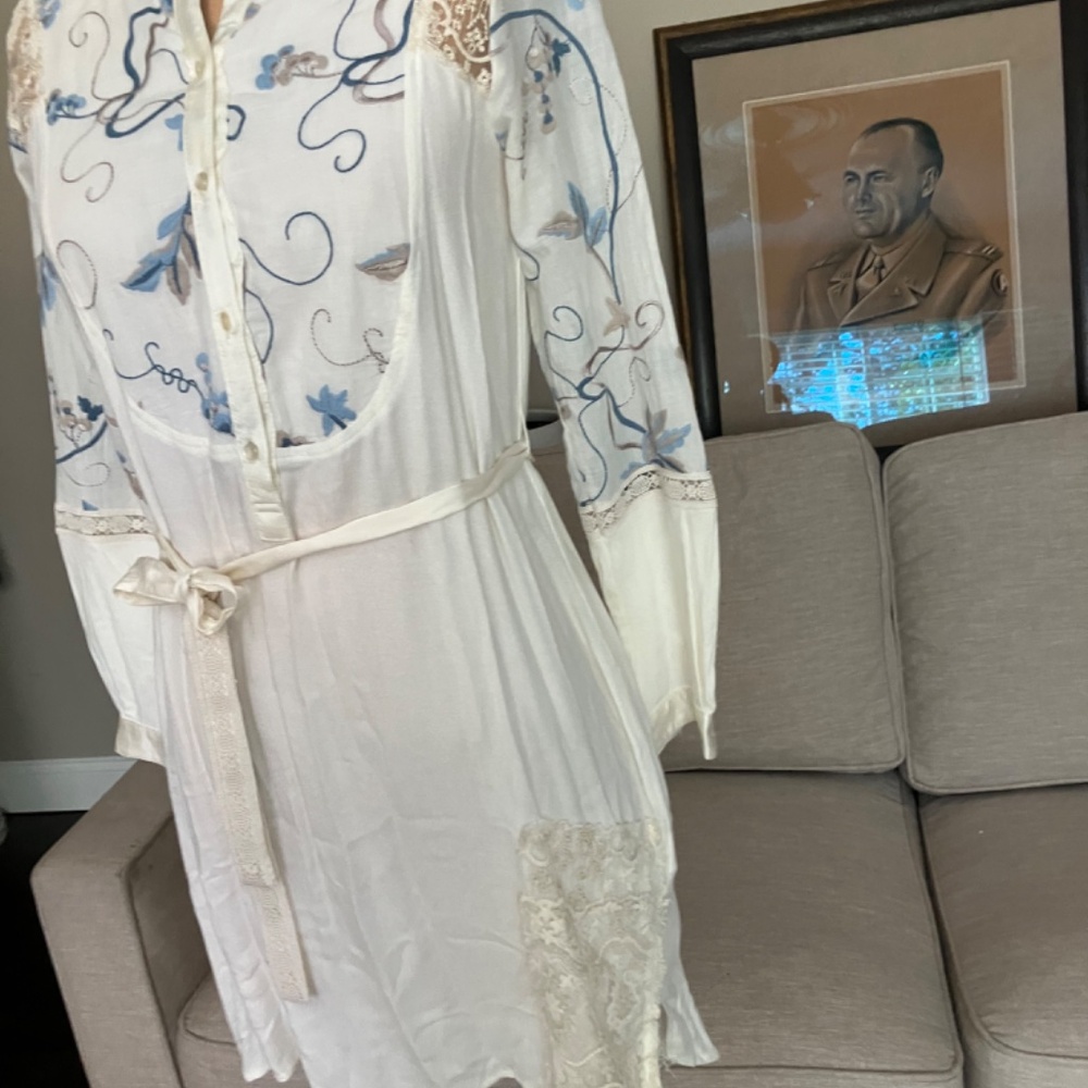 Dress - Picture 5 of 8